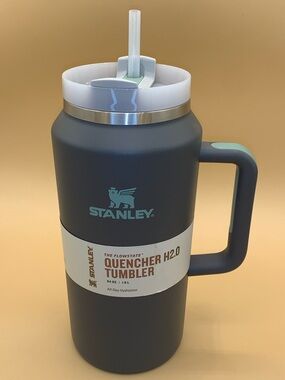 NEW Stanley Quencher H2.0 FlowState Tumbler - Charcoal/Mint (64 oz)